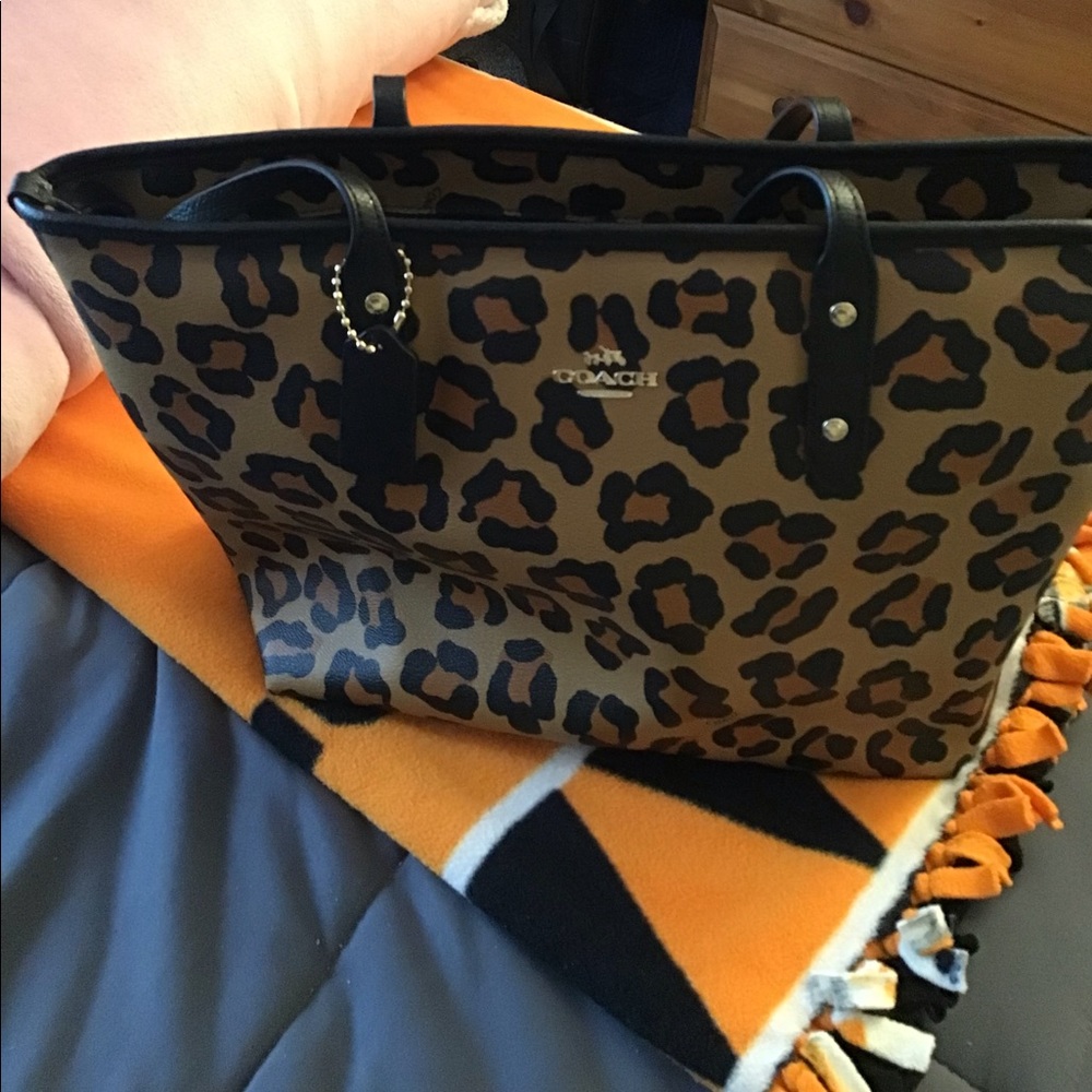 Nearly new Coach purse, part of moving sale must go!
